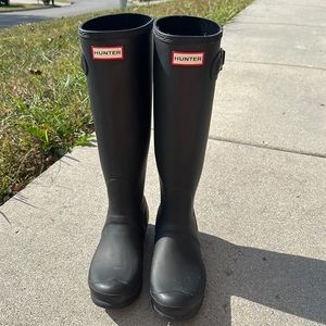 Women’s black hunter boots size 8